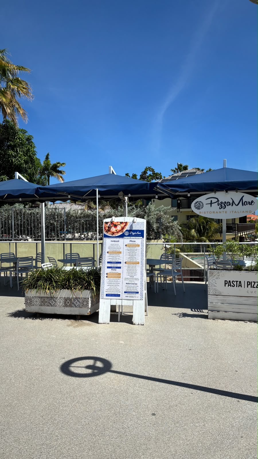 Pizza Mare entrance at Mambo Beach